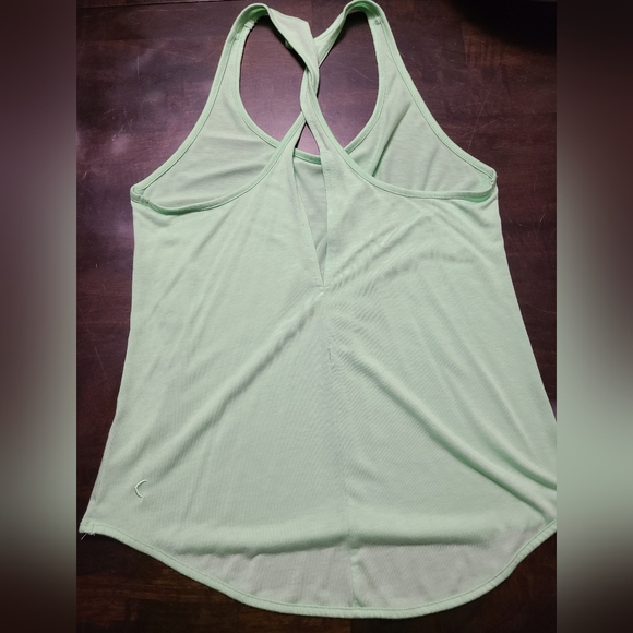 Zyia Twist and Flow Tank Size small - Picture 3 of 5